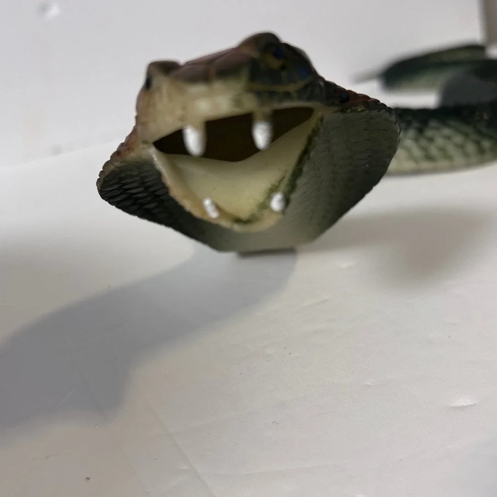 Realistic Rubber King Cobra Snake Toy 38 Inch Halloween Prop Garden Deterrent